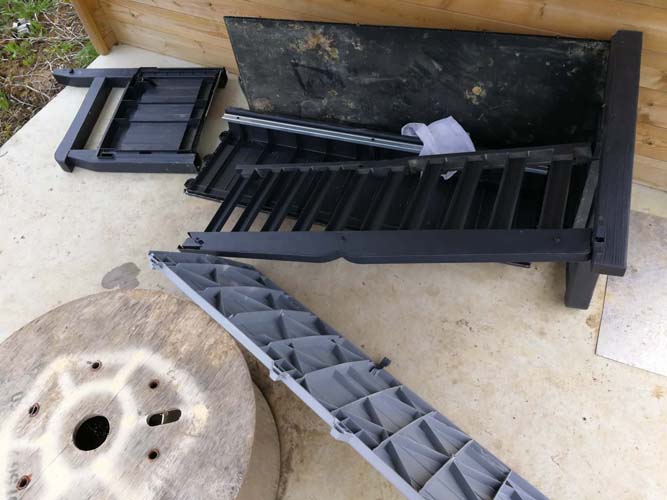 Banc cassé 1.jpg