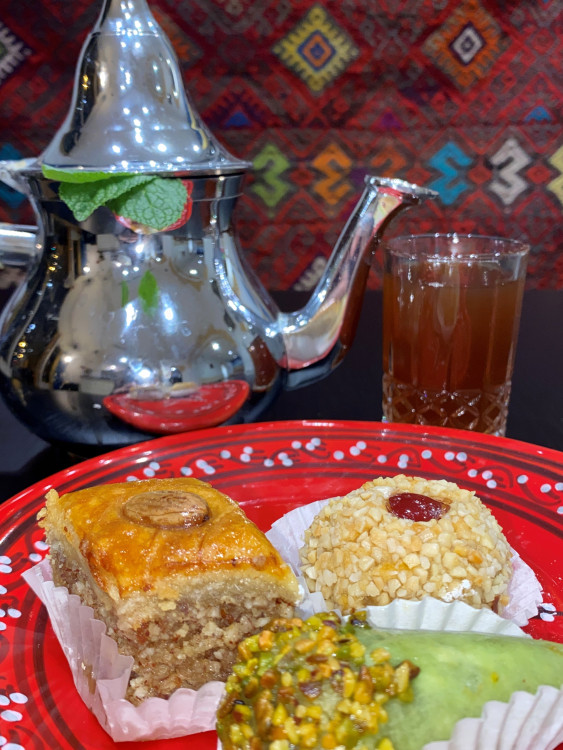 Thé à la menthe &amp; pâtisseries orientales