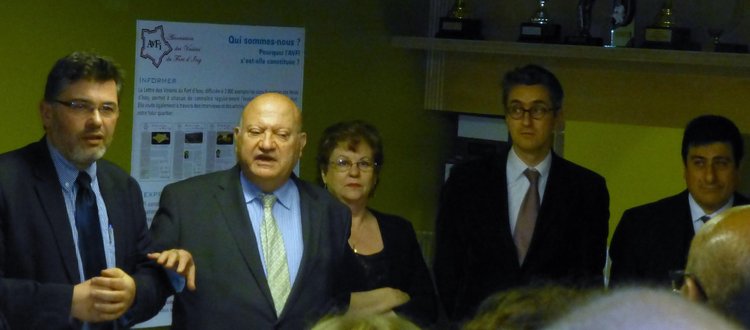 Pierrick DANIEL (président de l’AVFI), André SANTINI (Député-Maire), Martine VINDIX, Christophe PROVÖT et Alain LEVY (adjoints au Maire, respectivement chargés de la vie associative, de l’urbanisme et de la culture)