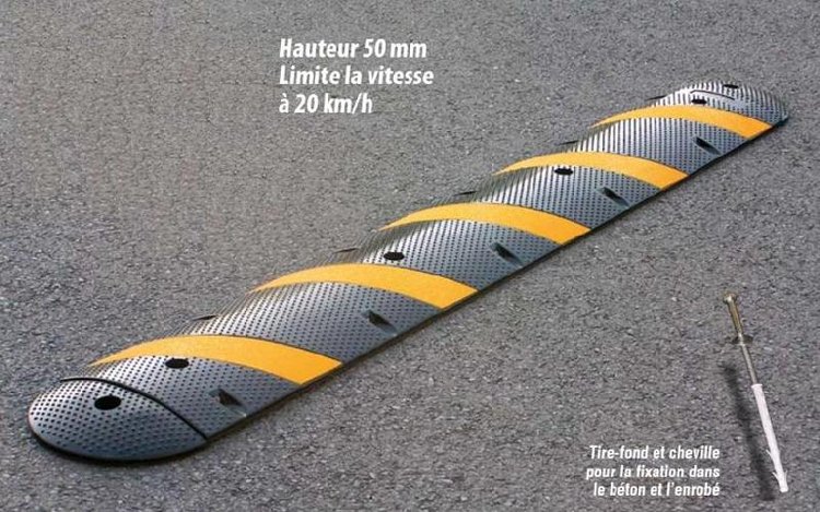 ralentisseur-monobloc-pour-zones-privees-h-5-cm-1166731.jpg
